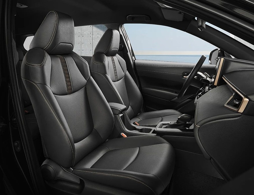 На фото: салон Toyota Corolla Cross the 60th