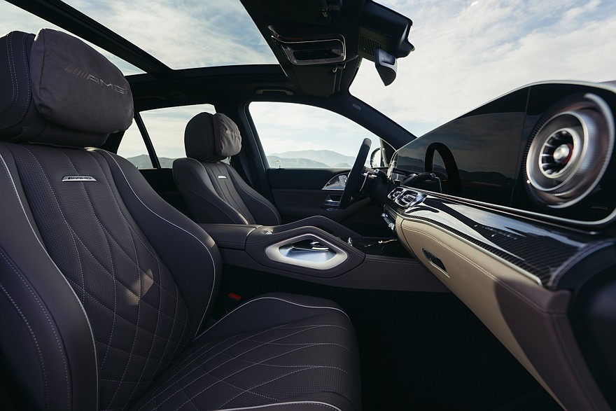 На фото: салон обновлённого кроссовера Mercedes‑AMG GLE 53 Hybrid 4Matic+