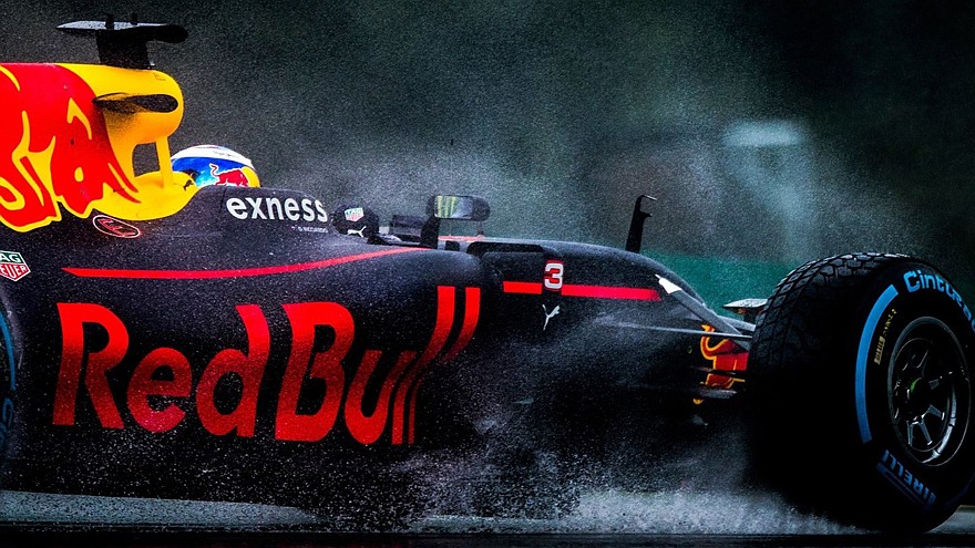Дождевые гонки – одни из самых зрелищных в Формуле-1