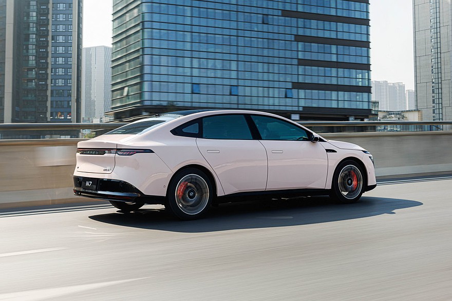 Исходный седан Nissan N7 образца 2025 года