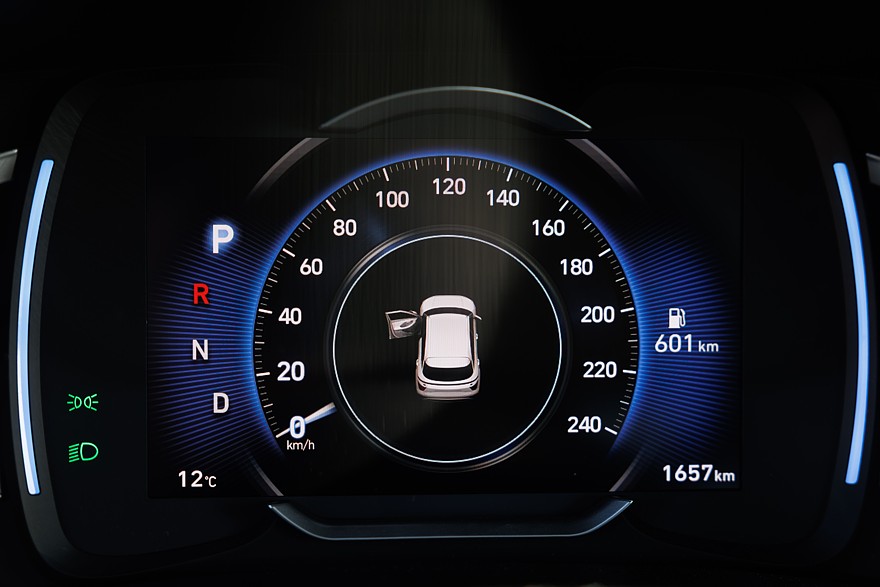 Электронные системы и панорамная крыша: изучаем комплектации Solaris HC