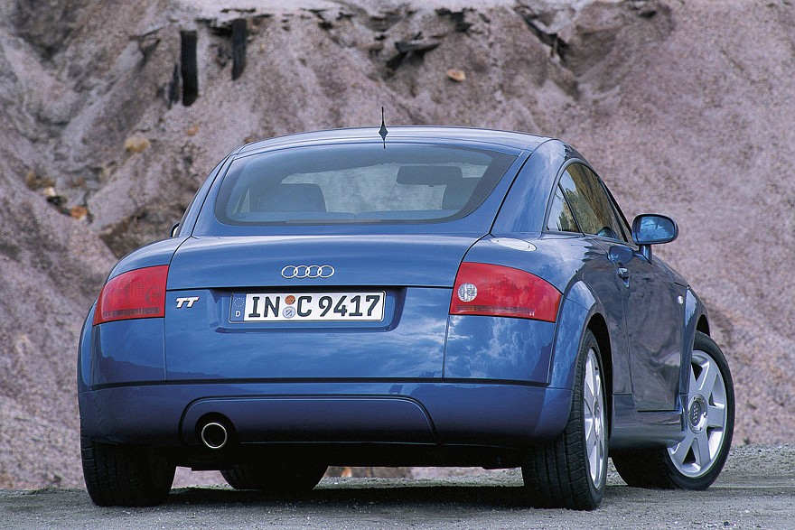 Четыре кольца эгоиста: как появилась Audi TT и как она опозорилась на автобанах