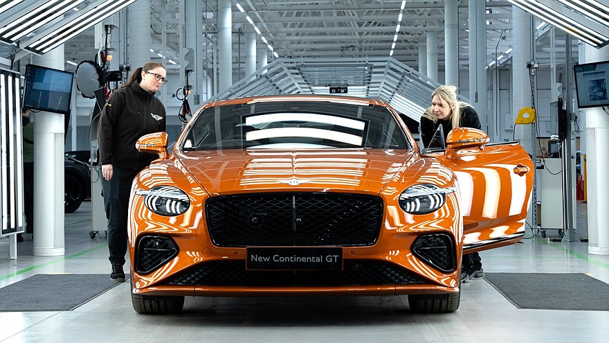 Bentley отказывается от электромобилей: будущее за гибридами