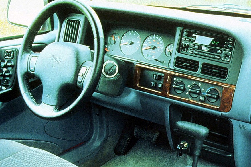 Комплектация Laredo после обновления выглядела так