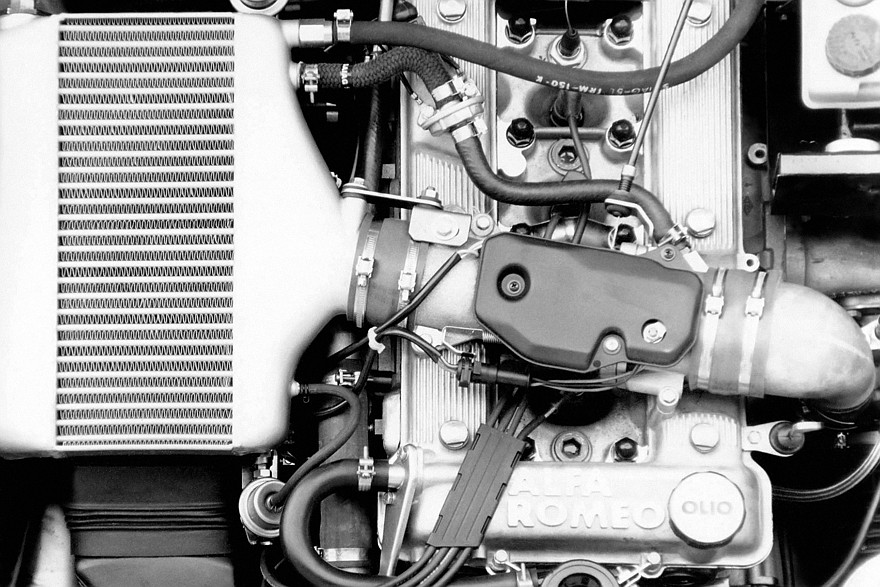 Alfa Romeo 75 Turbo (1986): 155 л.с. 7,6 с, 210 км/ч