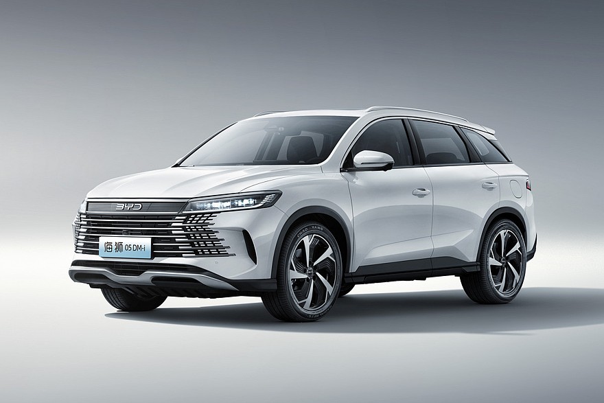 Гибридный BYD Sealion 05 DM-i образца 2024 года