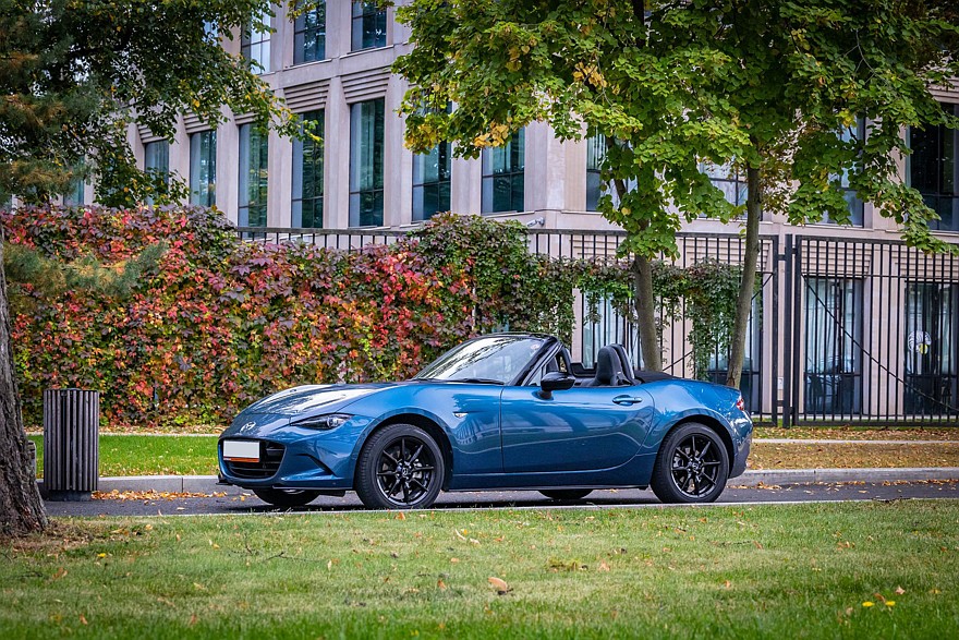 Задний привод, полтора литра и DVD-проигрыватель: опыт владения Mazda Roadster IV (ND)