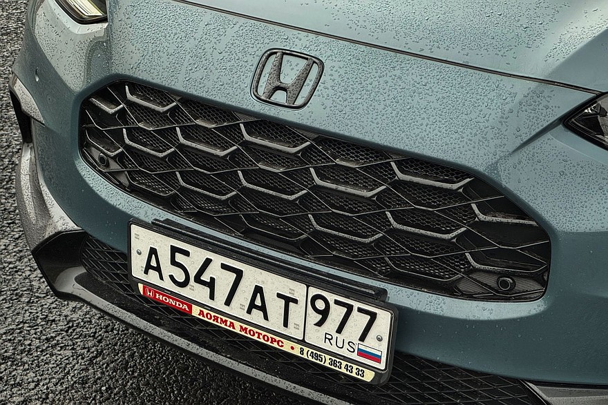 Японский минимализм с европейским лицом: тест-драйв Honda ZR-V