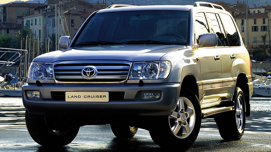 На фото: Toyota Land Cruiser 100 '2005–07