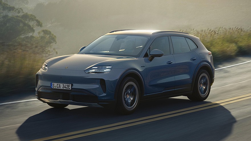 Porsche Cayenne S Electric вид сбоку