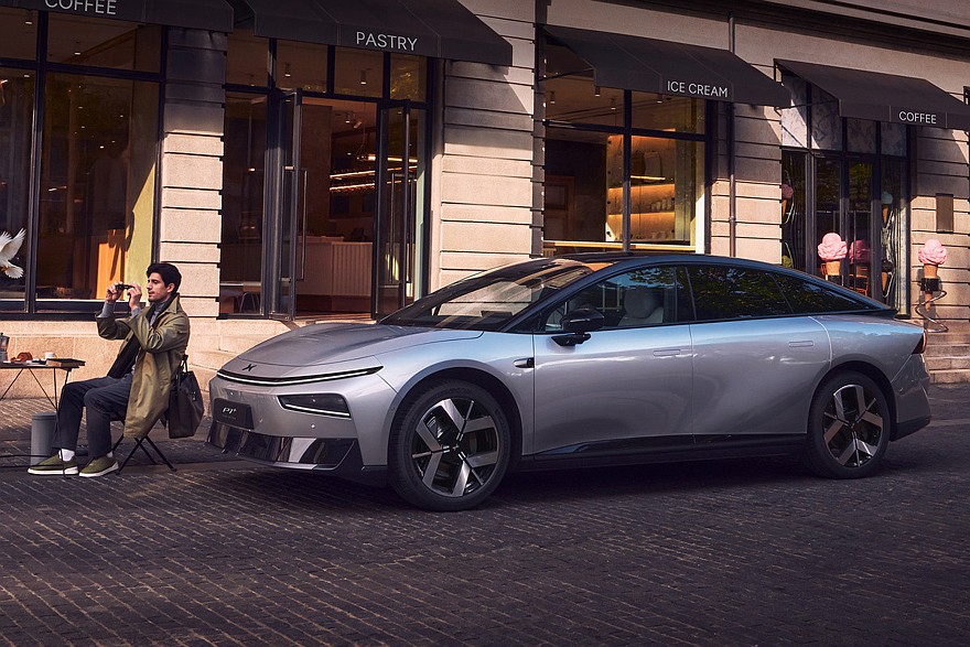 Обновленный Xpeng P7+