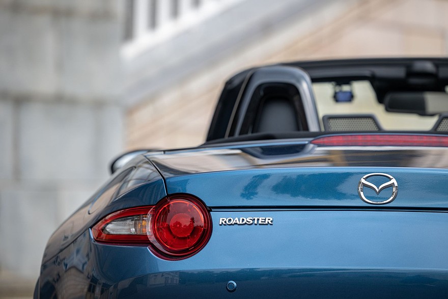 Задний привод, полтора литра и DVD-проигрыватель: опыт владения Mazda Roadster IV (ND)
