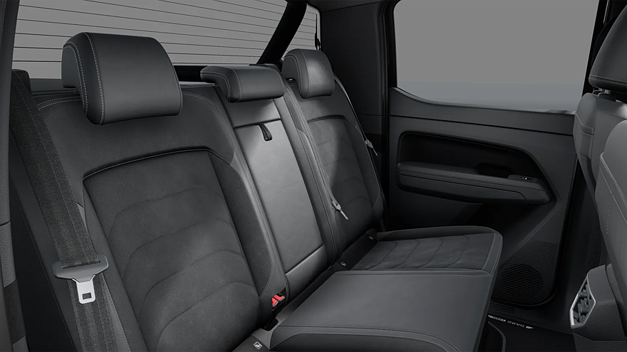 На фото: салон Volkswagen Amarok Dark Label (версии для Европы)