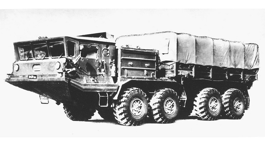 Балластный тягач БАЗ-6953 для буксировки 15-тонных артиллерийских орудий