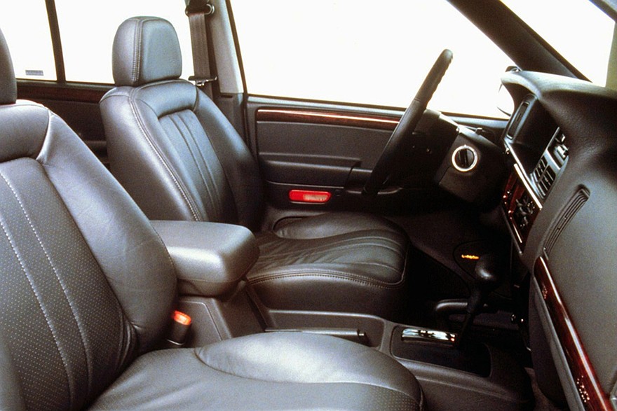 Jeep Grand Cherokee TSi (1997-1998) – это не турбомотор с непосредственным впрыском, как можно подумать, а комплектация Laredo с дополнительными опциями