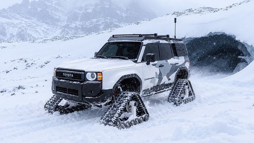 На фото: концепт Toyota Land Cruiser Snowhunter