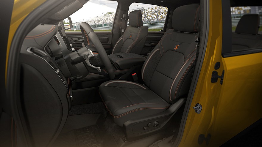 На фото: салон Ram 1500 Rumble Bee SRT