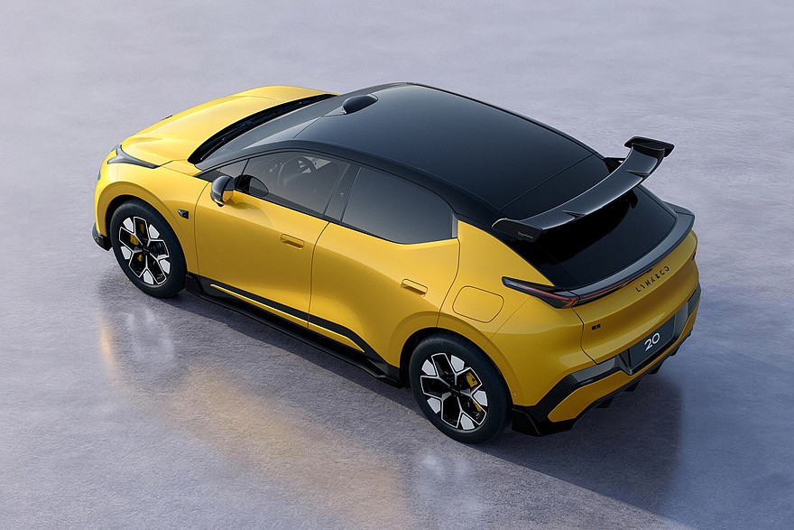 Lynk & Co 20 со спорт-пакетом и антикрылом