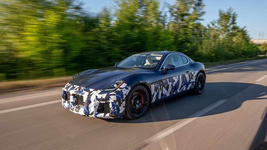 На фото: прототип обновлённого Maserati GranTurismo