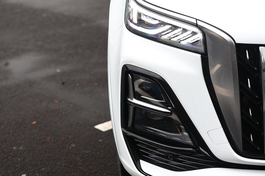 Больше не компромисс: необычный тест-драйв Hongqi HS5