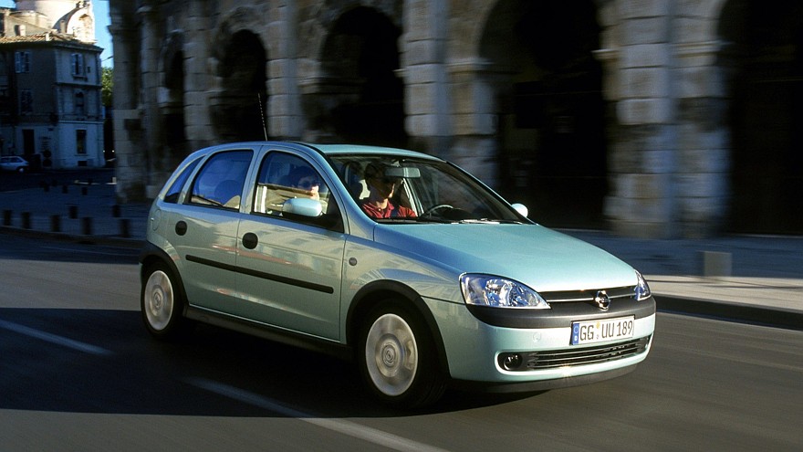 На фото: Opel Corsa 5-door (C) '2000–03