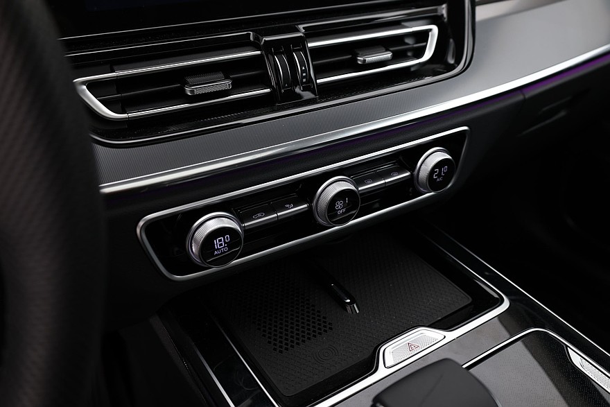 Больше не компромисс: необычный тест-драйв Hongqi HS5