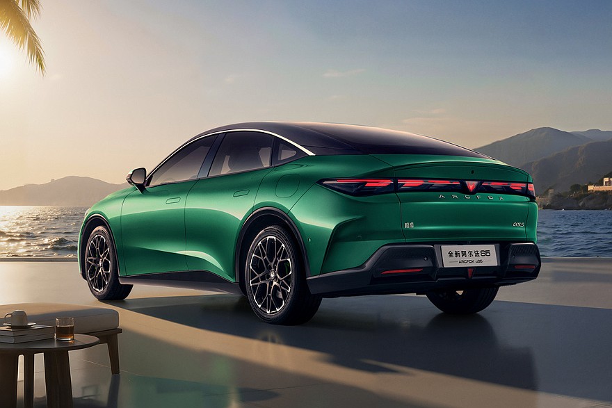 Обновленный седан Arcfox Alpha S5