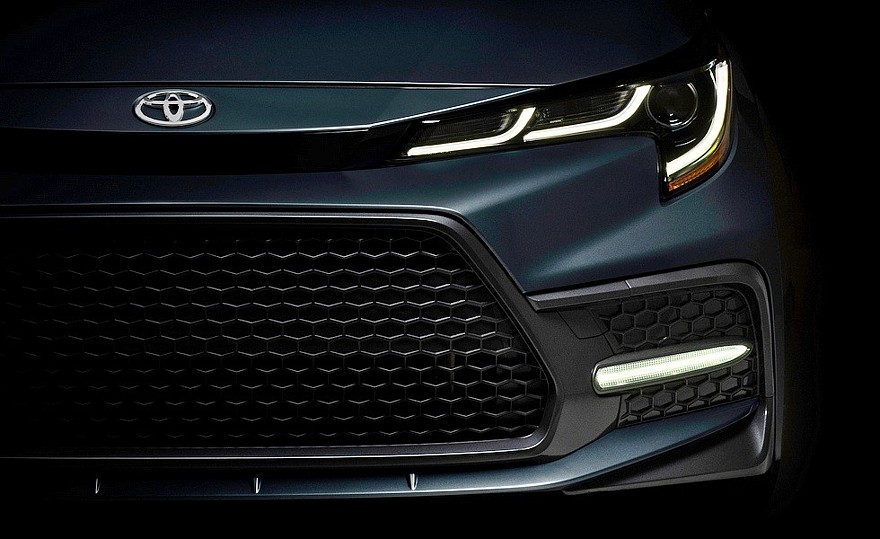 Тизер американской версии седана Toyota Corolla нового поколения. Глобальный вариант, скорее всего, будет выглядеть так же
