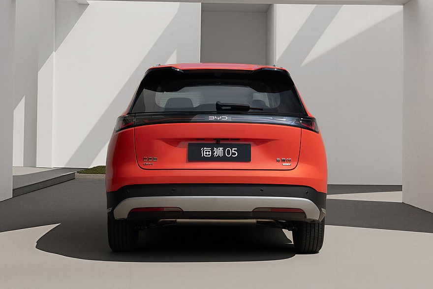 Обновленный гибридный BYD Sealion 05 DM-i. Посвежевший электрический паркетник выглядит так же