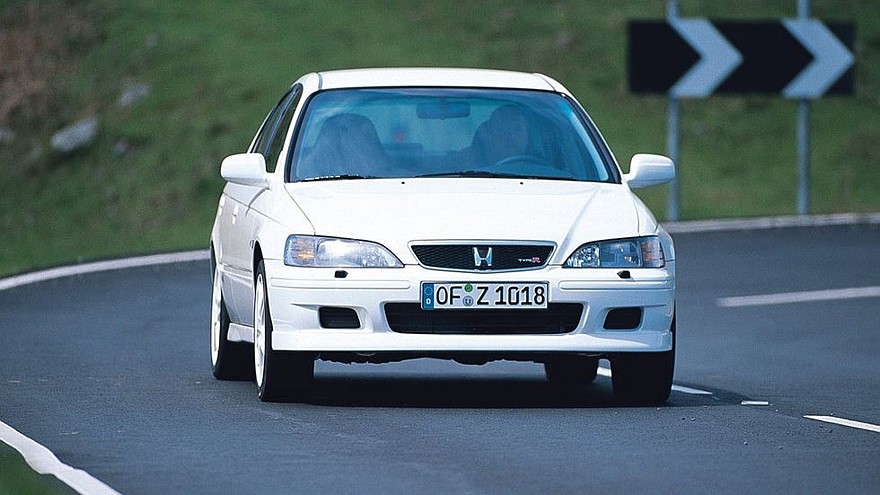 На фото: Honda Accord Type R '1999–2002