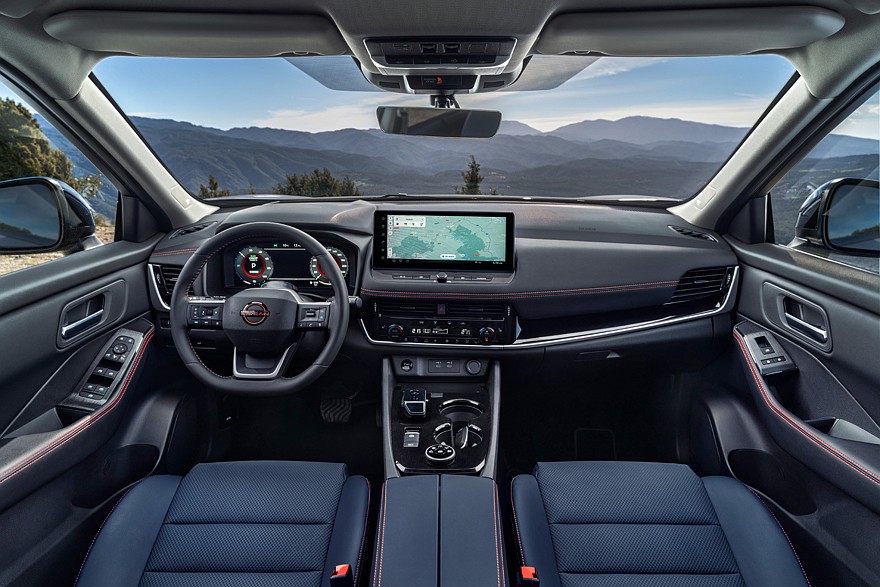 На фото: салон Nissan X-Trail N-Trek