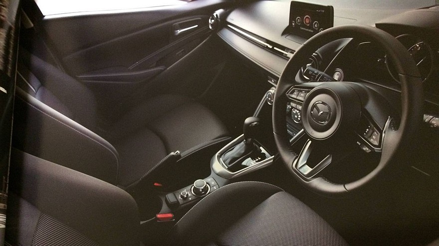 Обновленная Mazda2 – сканированные изображения рекламной брошюры
