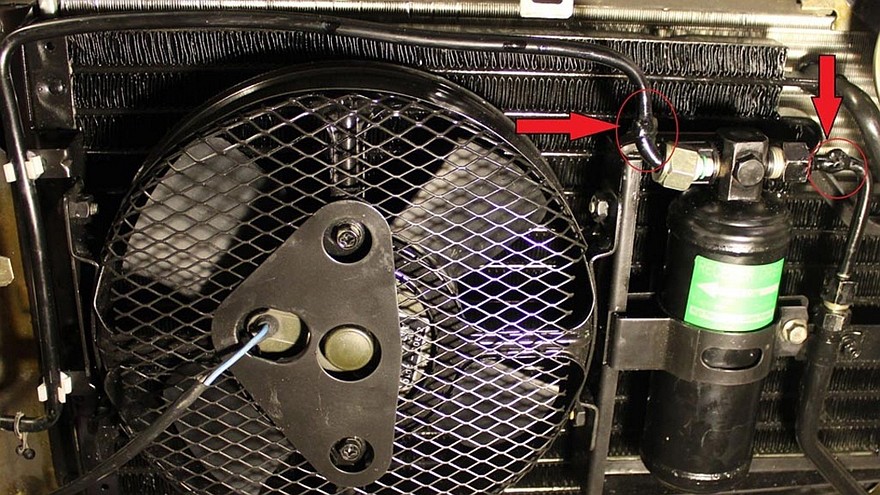 Конденсор с ресивером и вентилятором объединен в единый монтажный блок. Фото: Евгений Карпунин