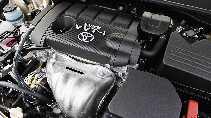 На фото: Под капотом Toyota Camry LE '2009–11