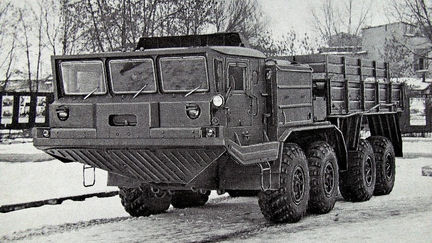 Прототип артиллерийского тягача БАЗ-69531 (из проспекта В/О «Автоэкспорт»)