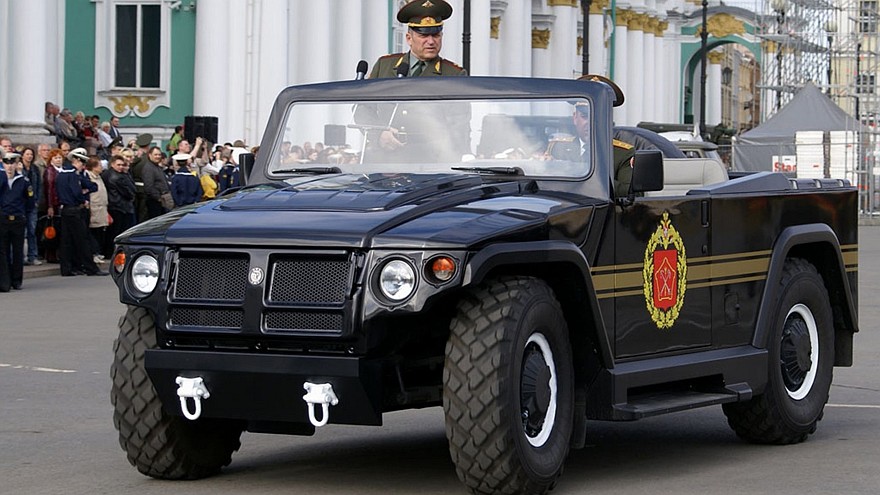Парадный вариант бронемашины ГАЗ-2330 «Тигр» с американскими агрегатами