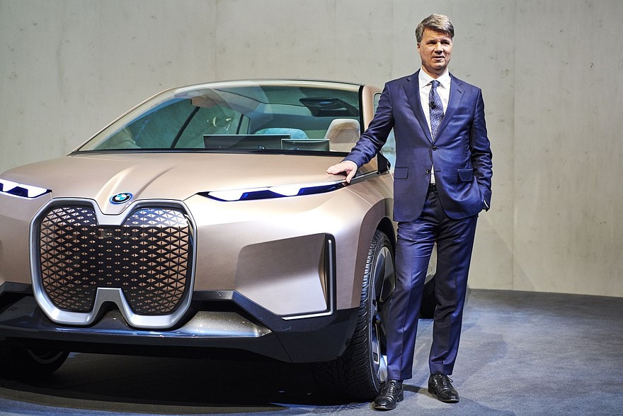Кроссовер iNext должен стать самым востребованным электромобилем марки BMW, но Крюгер, похоже, в него не очень верит.