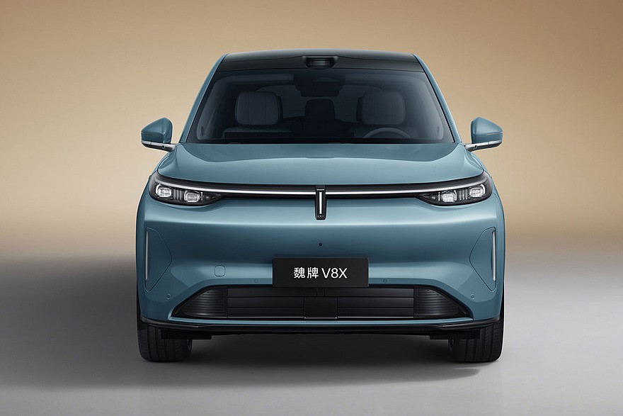Wey V8X чуть покрупнее, то есть для семейной аудитории