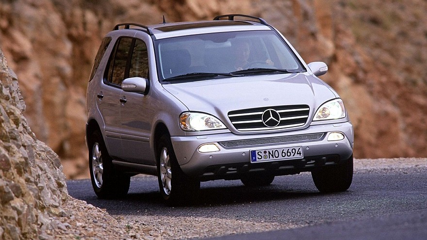 На фото: Mercedes-Benz ML 500 (W163) '2001–05