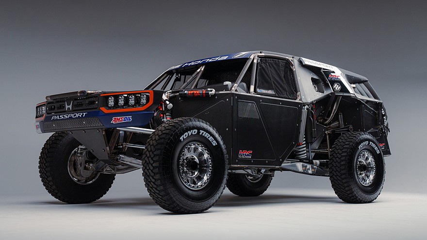 На фото: Honda Passport Baja Spec Trophy Truck