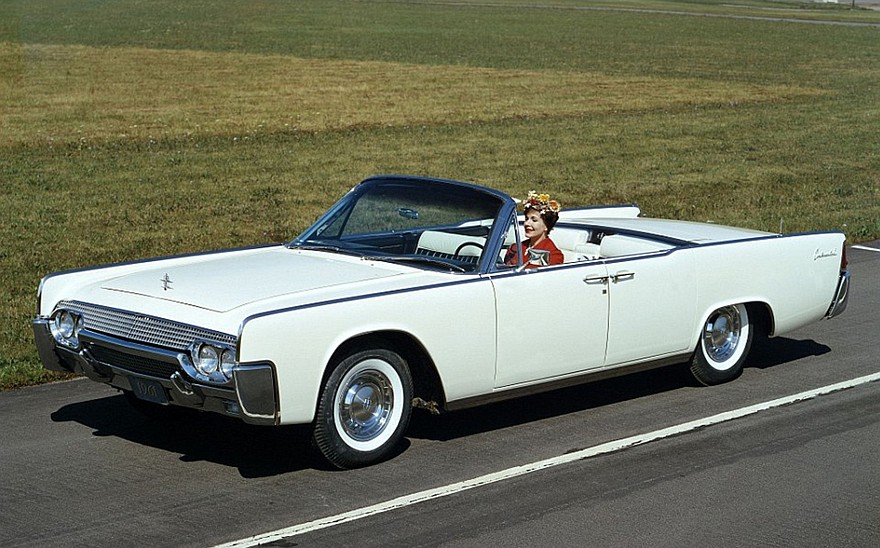 Кабриолет Lincoln Continental Convertible 1961 года, послуживший базой президентской машины