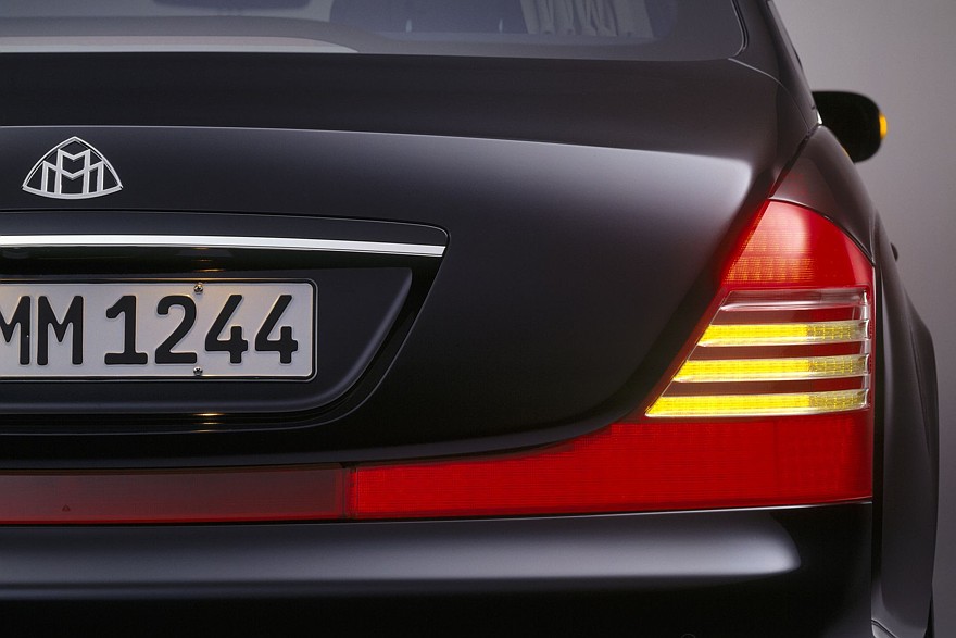 Необычное решение задней оптики – соединяющий её нижний светоблок