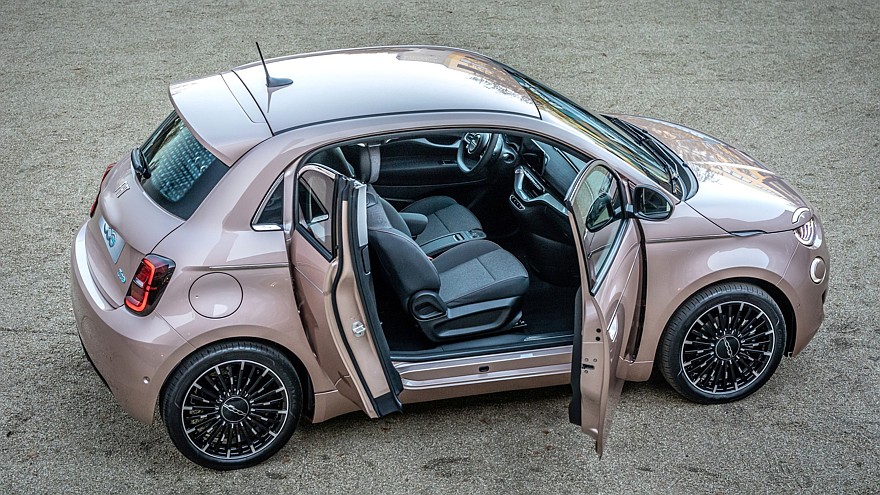 Новый Fiat 500 получит бензиновый двигатель из-за слабого спроса на электромобили1