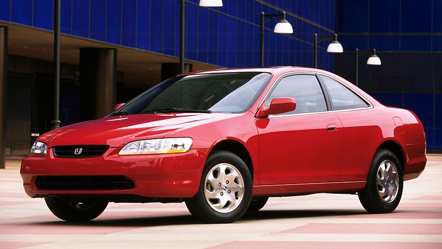 На фото: купе Honda Accord '1997–2002