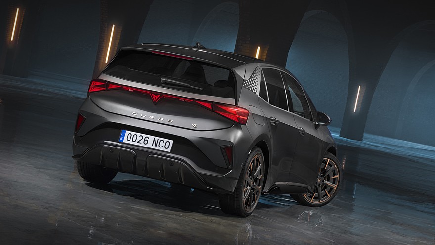 Обновлён хэтчбек Cupra Born: фирменный «нос», физические кнопки на руле, больше запас хода native-yes