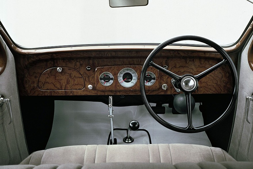 Toyota AA. Фото: autowp.ru