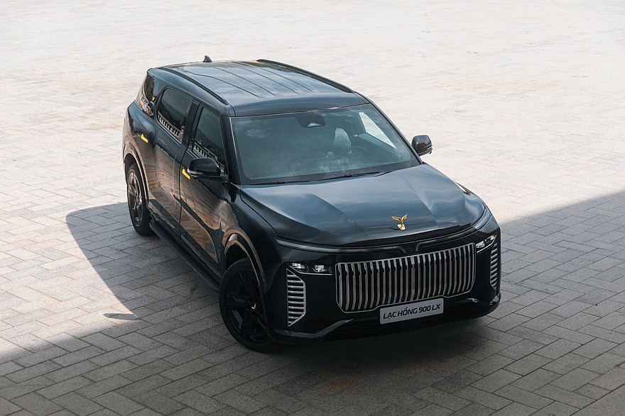 Представленный в прошлом году кроссовер VinFast Lac Hong 900 LX на базе массового электрокара VinFast VF 9