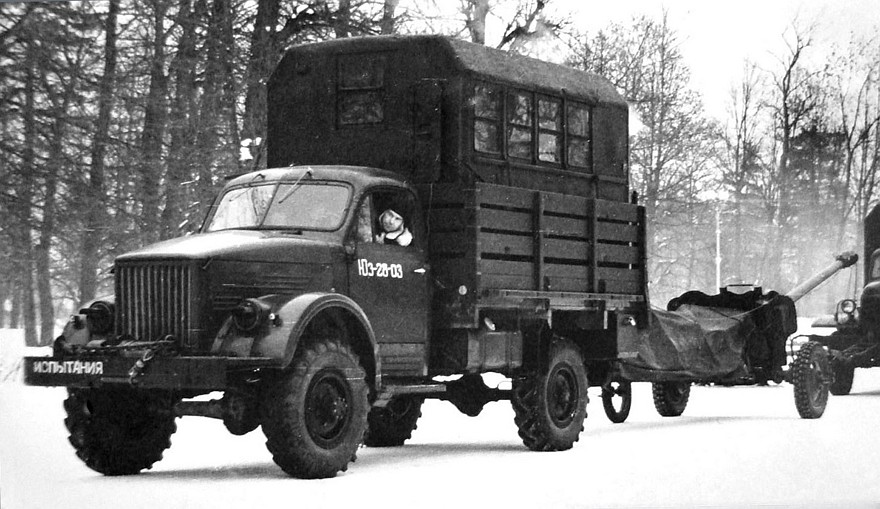 Оригинальный автопоезд в составе грузовика ГАЗ-63А и активной пушки (из архива НИИЦ АТ)