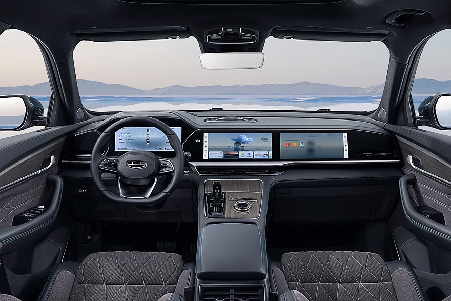 Geely Monjaro с обновлённым салоном и адаптивной подвеской в России: объявлена цена