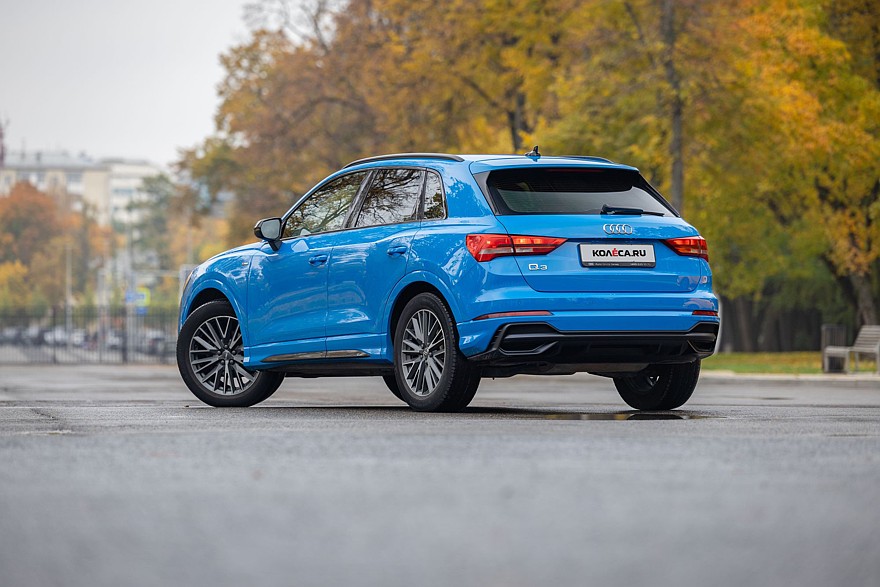 Красное знамя против четырёх колец: сравнительный тест Hongqi HS3 и Audi Q3